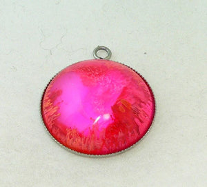 Vibrant Resin Petri Pendant: Feathered Boho Jewelry with Red & Pink Abstract Art Design