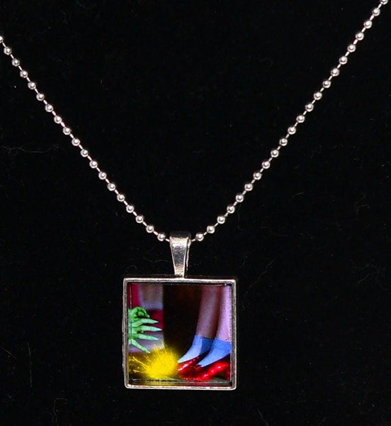 Enchanting Ruby Slippers Necklace: Wizard of Oz Inspired Pendant for Movie Collectors & Fantasy Lovers