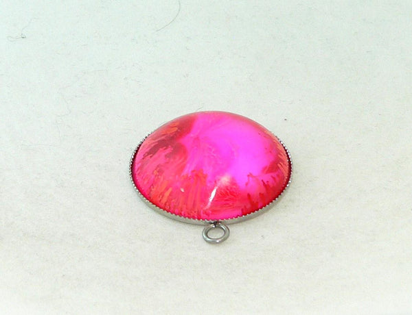 Vibrant Resin Petri Pendant: Feathered Boho Jewelry with Red & Pink Abstract Art Design