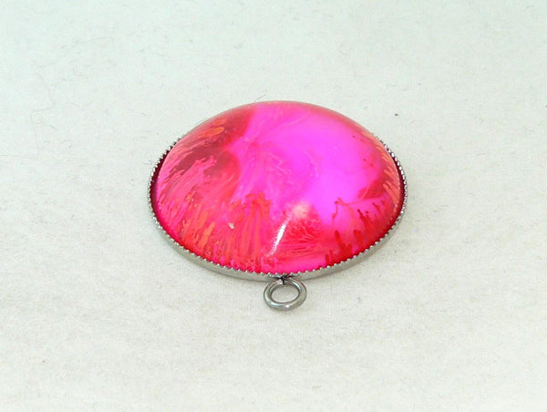 Vibrant Resin Petri Pendant: Feathered Boho Jewelry with Red & Pink Abstract Art Design