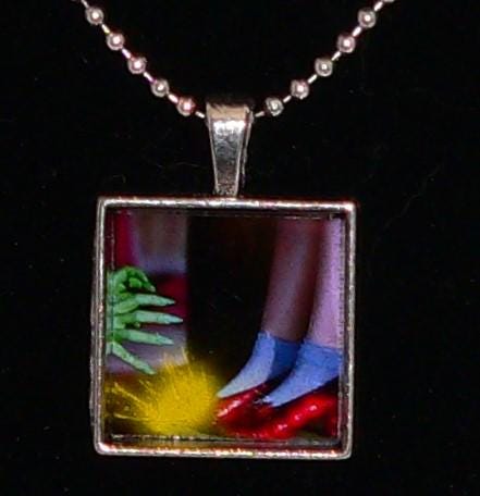 Enchanting Ruby Slippers Necklace: Wizard of Oz Inspired Pendant for Movie Collectors & Fantasy Lovers