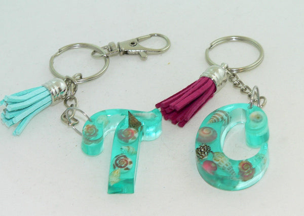 Personalized Resin Initial Seashell Keychain - Custom Letter Beach Accessory, Nautical Purse Charm Gift for Him or Her