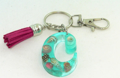 Custom Resin Initial Seashell Keychain - Script Font Personalized Beach Accessory, Nautical Purse Charm Gift