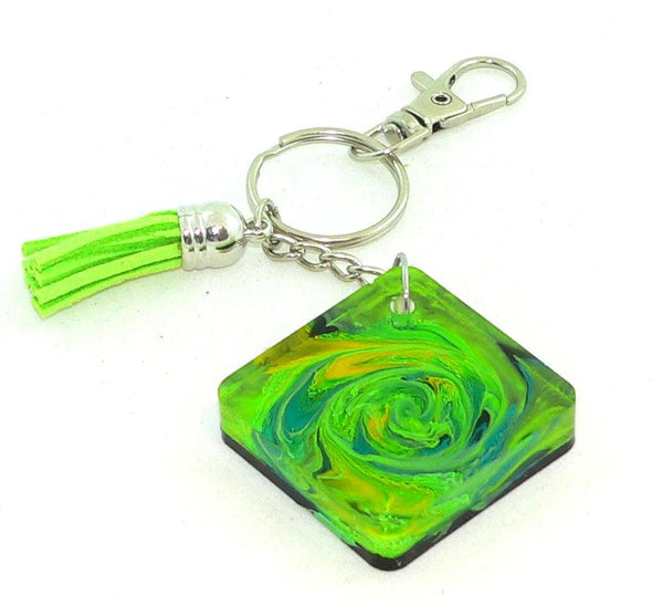 Vibrant Abstract Resin Petri Keychain: Psychedelic Swirl Art Accessory for Colorful Gift Enthusiasts
