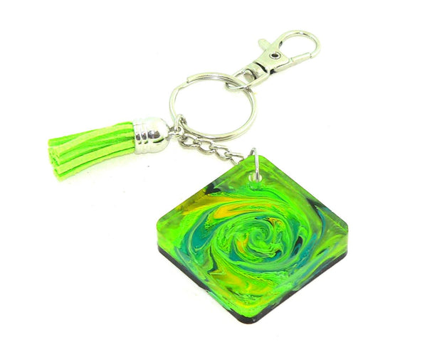 Vibrant Abstract Resin Petri Keychain: Psychedelic Swirl Art Accessory for Colorful Gift Enthusiasts