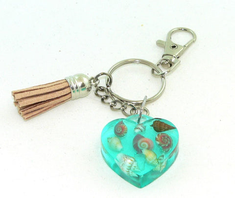 Nautical Seashell Heart Keychain: Resin Purse Charm & Beach-Inspired Backpack Accessory