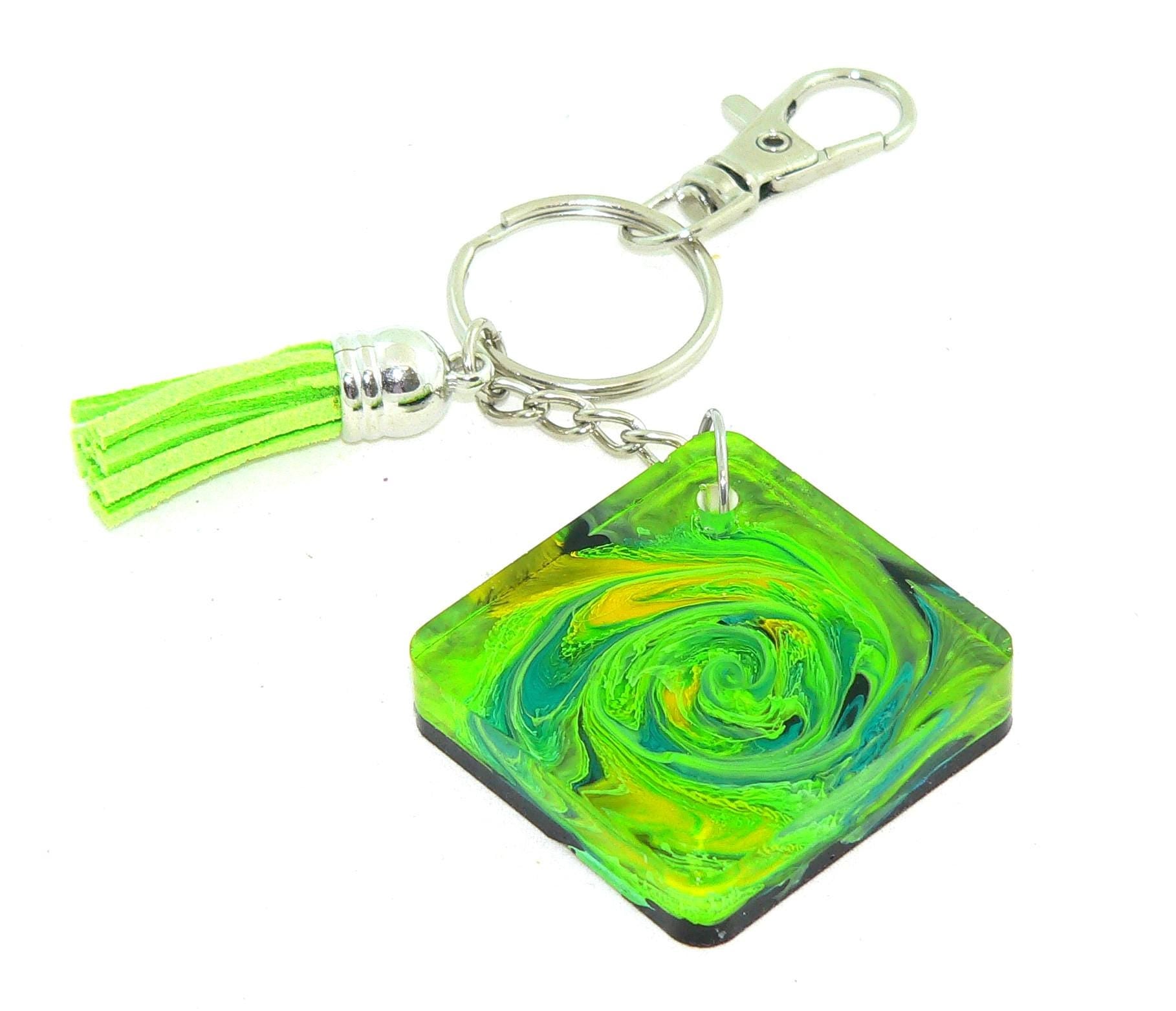Vibrant Abstract Resin Petri Keychain: Psychedelic Swirl Art Accessory for Colorful Gift Enthusiasts