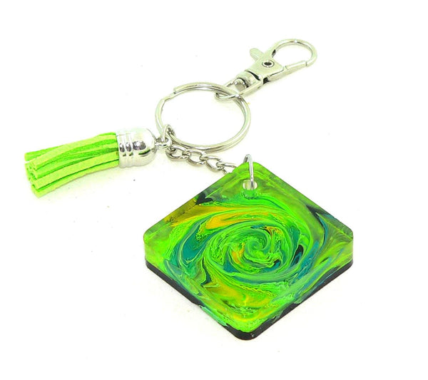 Vibrant Abstract Resin Petri Keychain: Psychedelic Swirl Art Accessory for Colorful Gift Enthusiasts