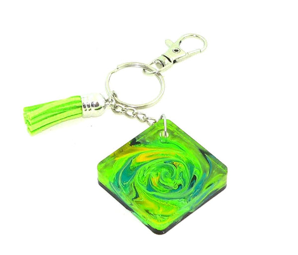 Vibrant Abstract Resin Petri Keychain: Psychedelic Swirl Art Accessory for Colorful Gift Enthusiasts