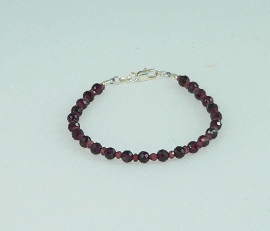 Elegant Red Gemstone Jewelry Minimalist Crystal Healing with Natural Stones Healing Garnet Rhodolite Bracelet
