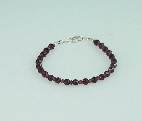 Elegant Red Gemstone Jewelry Minimalist Crystal Healing with Natural Stones Healing Garnet Rhodolite Bracelet