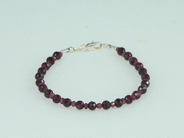 Elegant Red Gemstone Jewelry Minimalist Crystal Healing with Natural Stones Healing Garnet Rhodolite Bracelet
