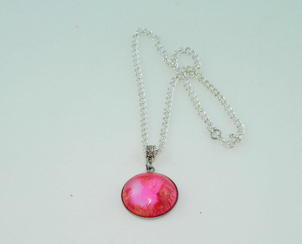 Vibrant Resin Petri Necklace: Feathered Boho Jewelry with Red & Pink Abstract Art Design