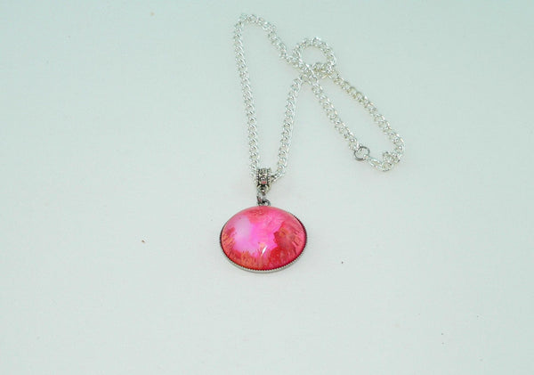 Vibrant Resin Petri Necklace: Feathered Boho Jewelry with Red & Pink Abstract Art Design