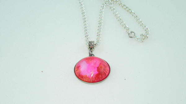 Vibrant Resin Petri Necklace: Feathered Boho Jewelry with Red & Pink Abstract Art Design