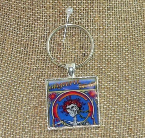 Vintage Grateful Dead Album Cover Necklace or Keychain: Steal Your Face Music Jewelry for Pop Culture Lovers Best Of Grateful Dead Vol 2
