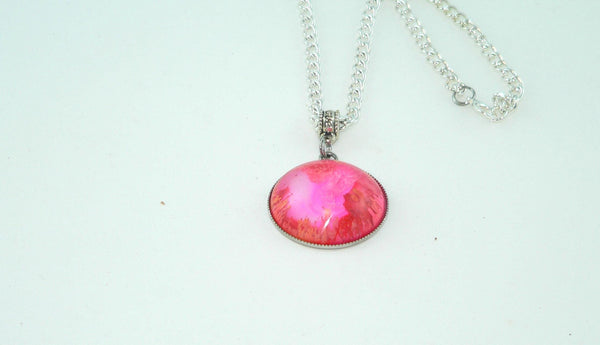 Vibrant Resin Petri Necklace: Feathered Boho Jewelry with Red & Pink Abstract Art Design