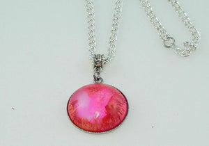 Vibrant Resin Petri Necklace: Feathered Boho Jewelry with Red & Pink Abstract Art Design