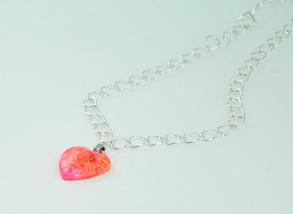 Vibrant Resin Heart Necklace: Feathered Boho Jewelry with Resin Petri Effect