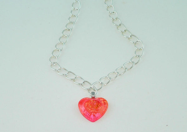 Vibrant Resin Heart Necklace: Feathered Boho Jewelry with Resin Petri Effect
